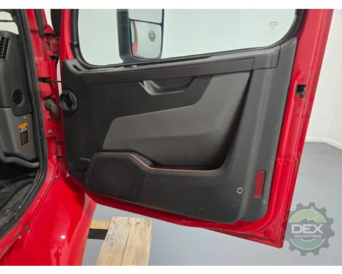 VOLVO VNR Cab