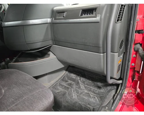 VOLVO VNR Cab