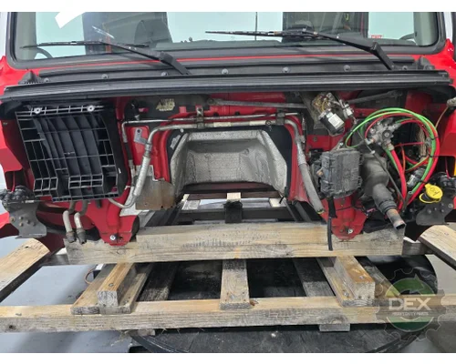 VOLVO VNR Cab