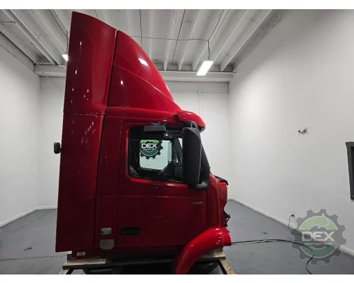 VOLVO VNR Cab