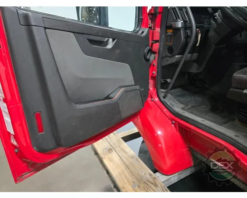 VOLVO VNR Cab