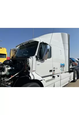 VOLVO VNR Cab