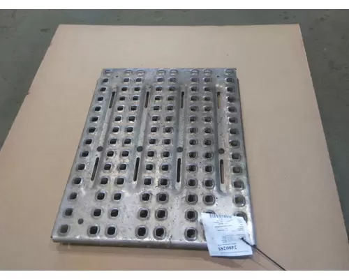 VOLVO VNR DECK (CATWALK) STEP