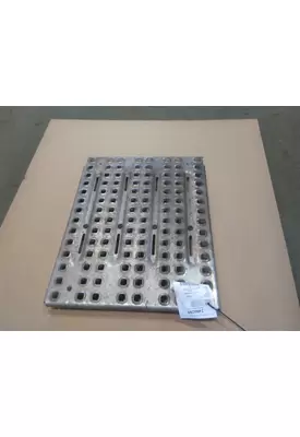 VOLVO VNR DECK (CATWALK) STEP