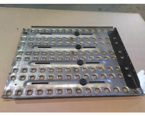 VOLVO VNR DECK (CATWALK) STEP