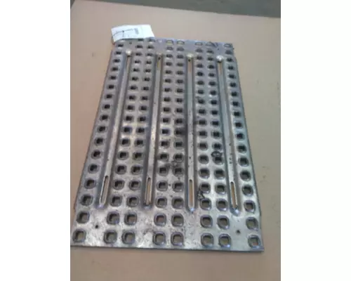 VOLVO VNR DECK (CATWALK) STEP