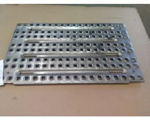 VOLVO VNR DECK (CATWALK) STEP