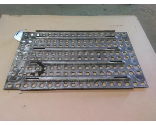 VOLVO VNR DECK (CATWALK) STEP