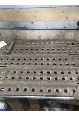 VOLVO VNR DECK (CATWALK) STEP
