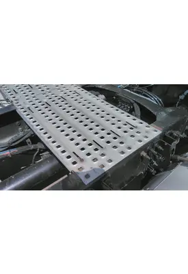 VOLVO VNR DECK (CATWALK) STEP
