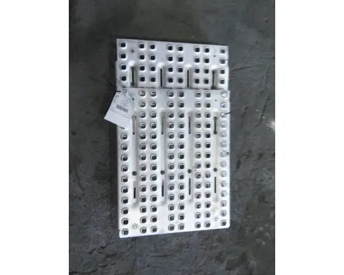 VOLVO VNR DECK (CATWALK) STEP