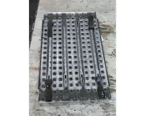 VOLVO VNR DECK (CATWALK) STEP
