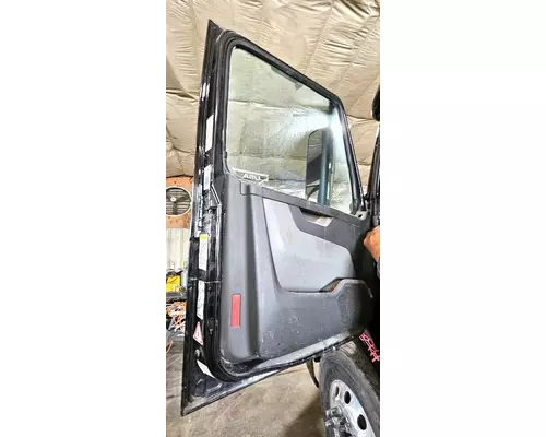 VOLVO VNR Door Assembly, Front