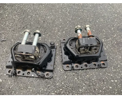 VOLVO VNR Engine Mounts