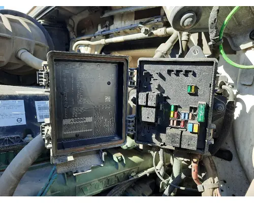 VOLVO VNR FUSE BOX