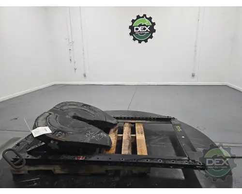VOLVO VNR Fifth Wheel