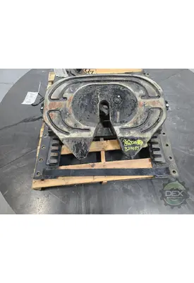 VOLVO VNR Fifth Wheel