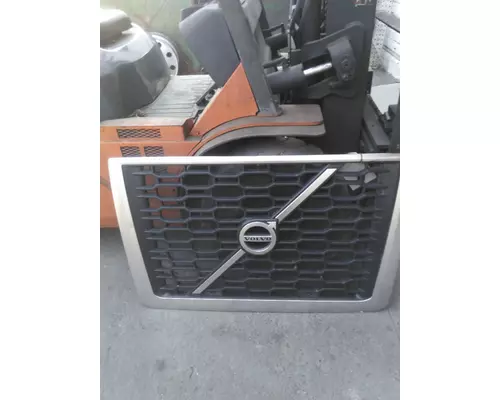 VOLVO VNR GRILLE