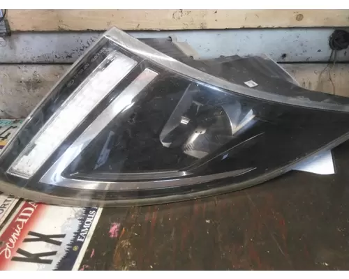 VOLVO VNR HEADLAMP ASSEMBLY