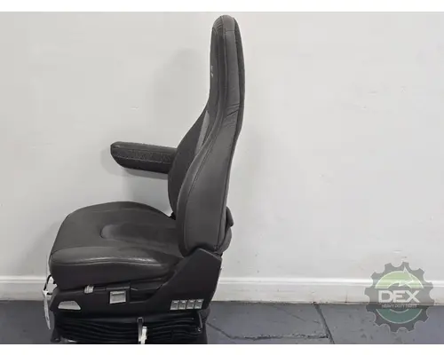 VOLVO VNR Seat, Front