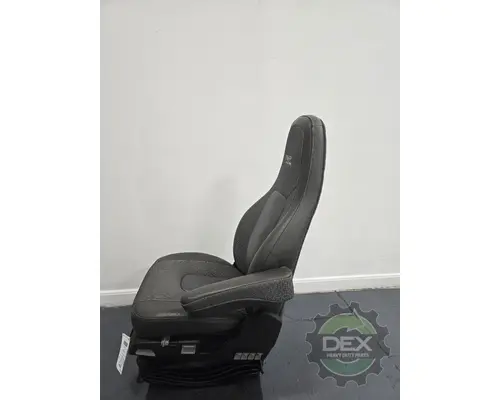 VOLVO VNR Seat, Front