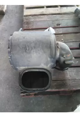 VOLVO VN AIR CLEANER