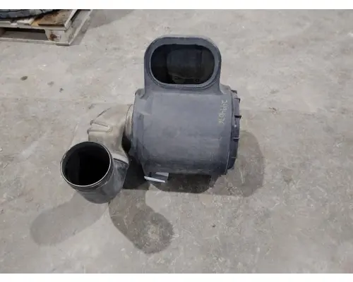 VOLVO VN AIR CLEANER