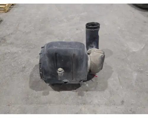 VOLVO VN AIR CLEANER