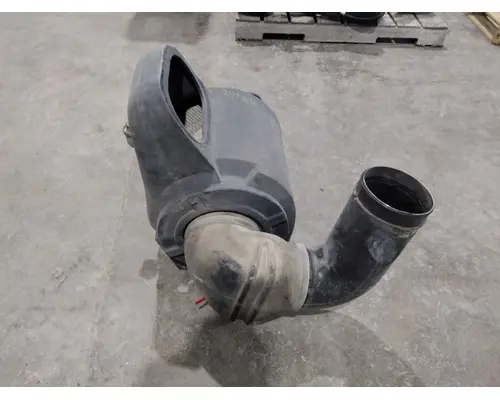 VOLVO VN AIR CLEANER