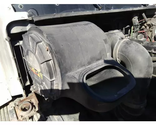 VOLVO VN AIR CLEANER