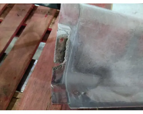 VOLVO VN CAB SKIRTSIDE FAIRING