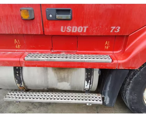 VOLVO VN CAB SKIRTSIDE FAIRING