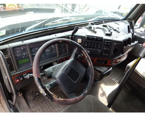 VOLVO VN CAB