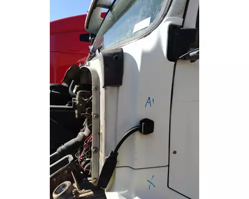 VOLVO VN COWL