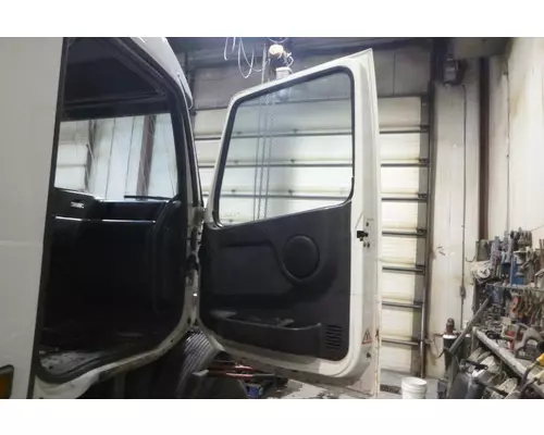 VOLVO VN DOOR ASSEMBLY, FRONT