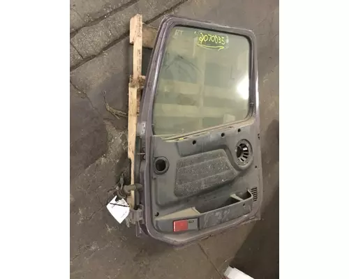 VOLVO VN DOOR ASSEMBLY, FRONT