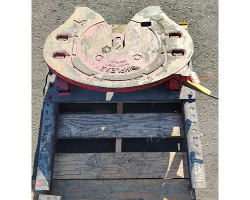 VOLVO VN Fifth Wheel