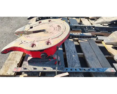 VOLVO VN Fifth Wheel