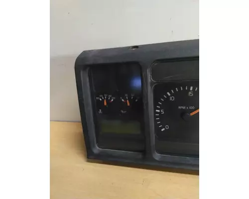 VOLVO VN GAUGE CLUSTER