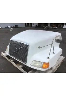 VOLVO VN Hood