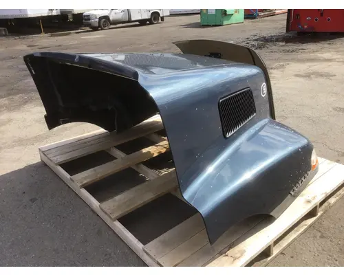 VOLVO VN Hood