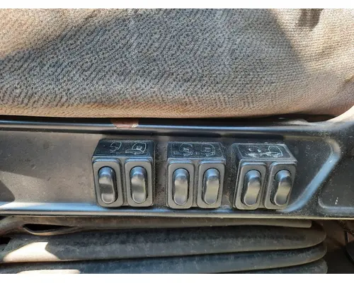 VOLVO VN SEAT, FRONT