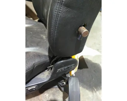 VOLVO VN SEAT, FRONT