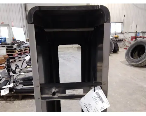 VOLVO VN SLEEPER CLOSET