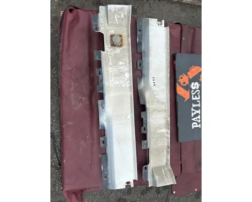 VOLVO VNl860 Skirt