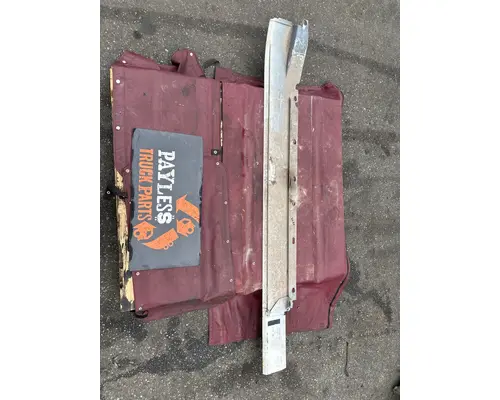 VOLVO VNl860 Skirt