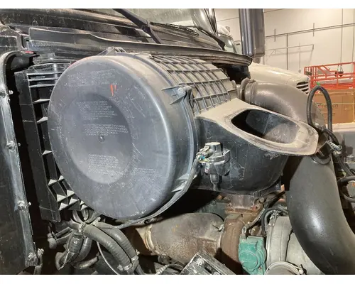 VOLVO VT880 Air Cleaner