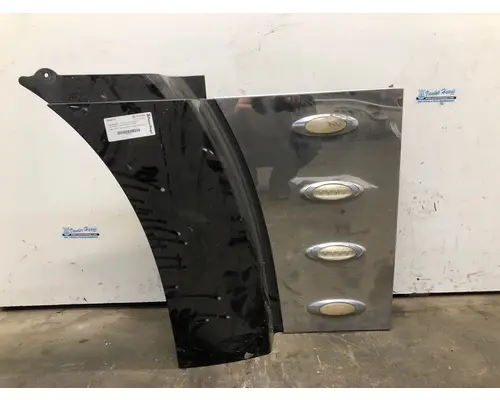 VOLVO VT880 Fender