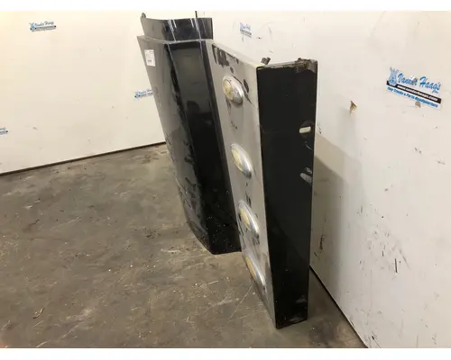 VOLVO VT880 Fender