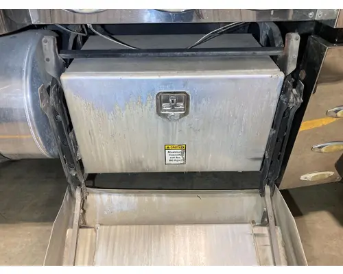 VOLVO VT880 Tool Box